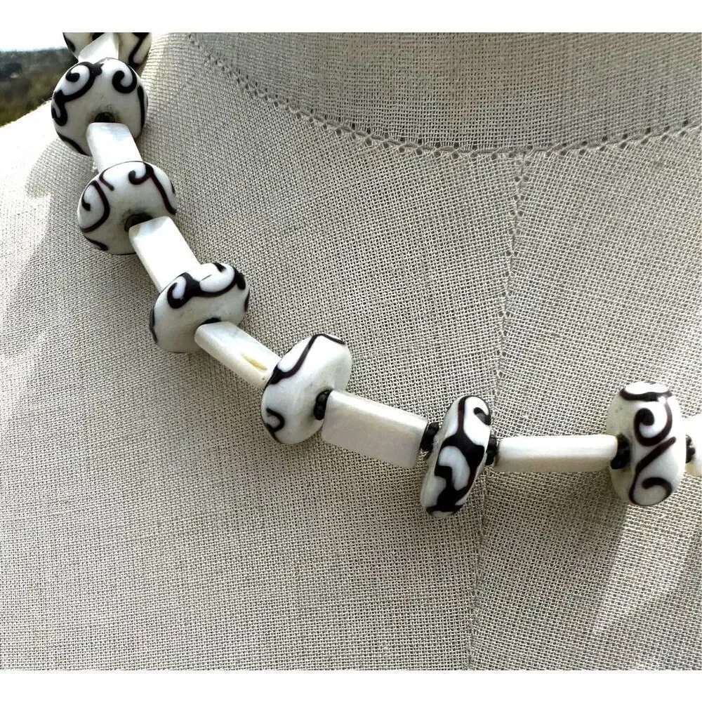 Vintage Donna Dressler White Art Glass Mother of Pearl Beaded Necklace